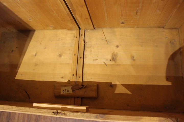 Alter Kleiderschrank, Bauernschrank in Kiefer,  antik (Art.-Nr. 04231)