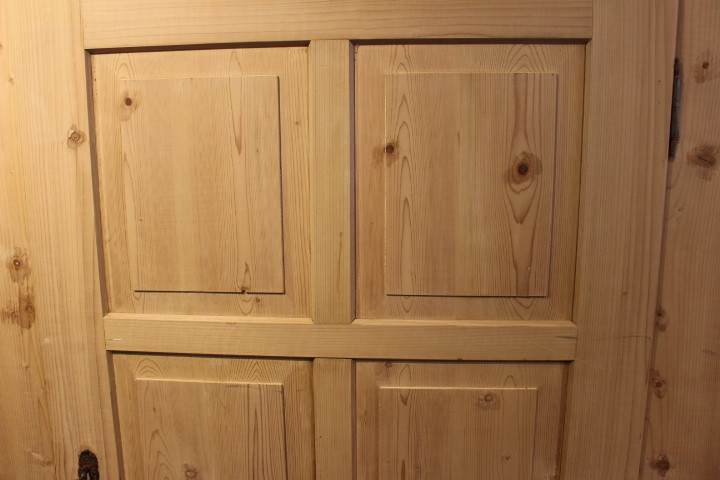 Alter Kleiderschrank, Bauernschrank in Kiefer,  antik (Art.-Nr. 04231)