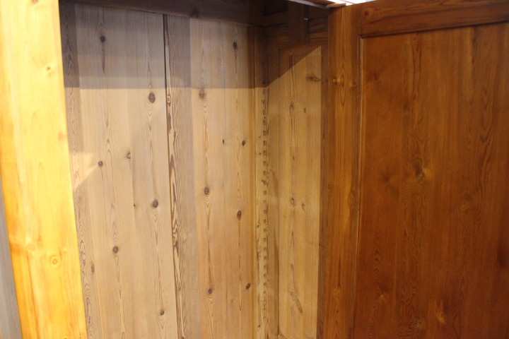 Alter Kleiderschrank, Bauernschrank in Kiefer antik, eintürig (Art.-Nr. 04396)