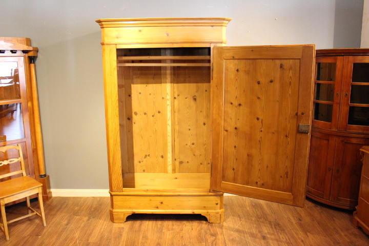 Alter Kleiderschrank, Bauernschrank in Kiefer antik, eintürig (Art.-Nr. 04104)