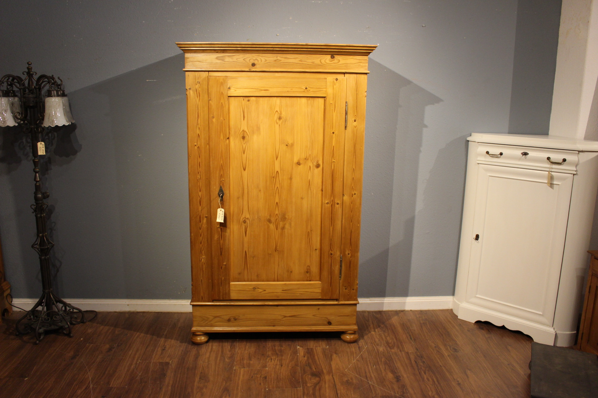Alter Kleiderschrank, Bauernschrank in Kiefer, eintürig (Art.-Nr. 04225)