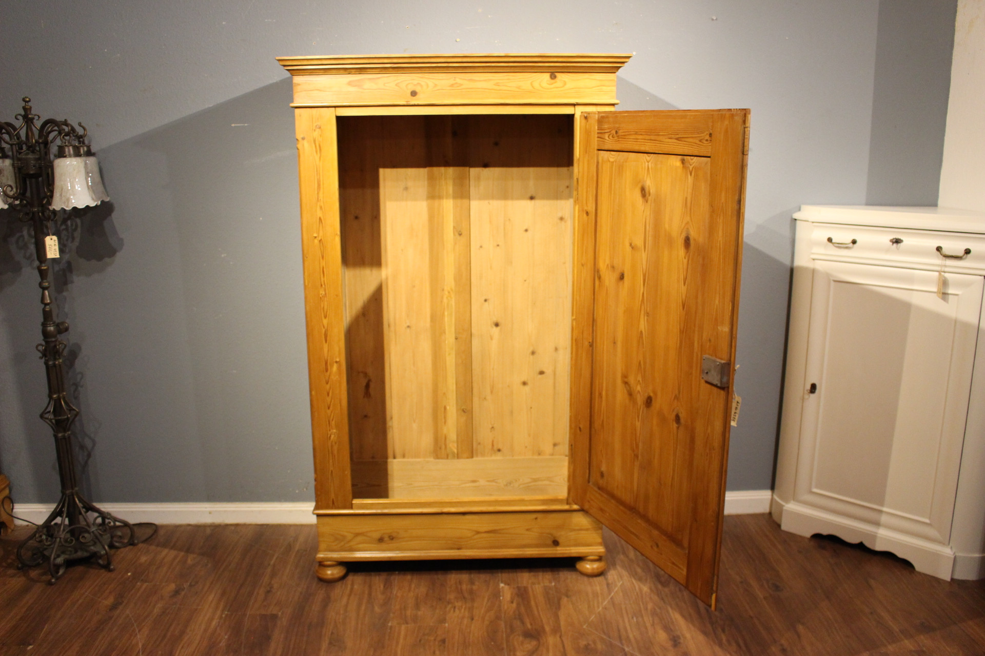 Alter Kleiderschrank, Bauernschrank in Kiefer, eintürig (Art.-Nr. 04225)