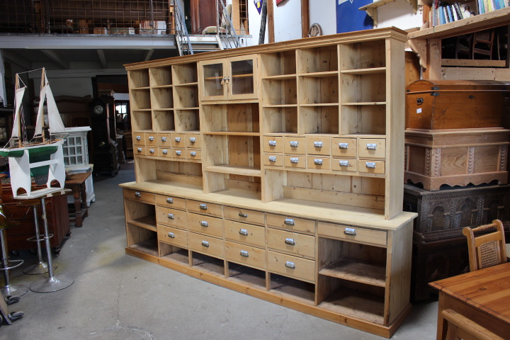 Alte Ladeneinrichtung, Kaufmannsladen, Tresenrückenwand (Art.-Nr. 05188)