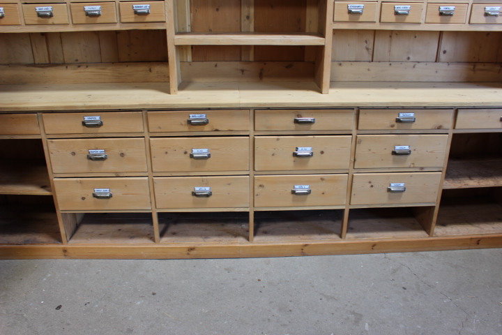 Alte Ladeneinrichtung, Kaufmannsladen, Tresenrückenwand (Art.-Nr. 05188)