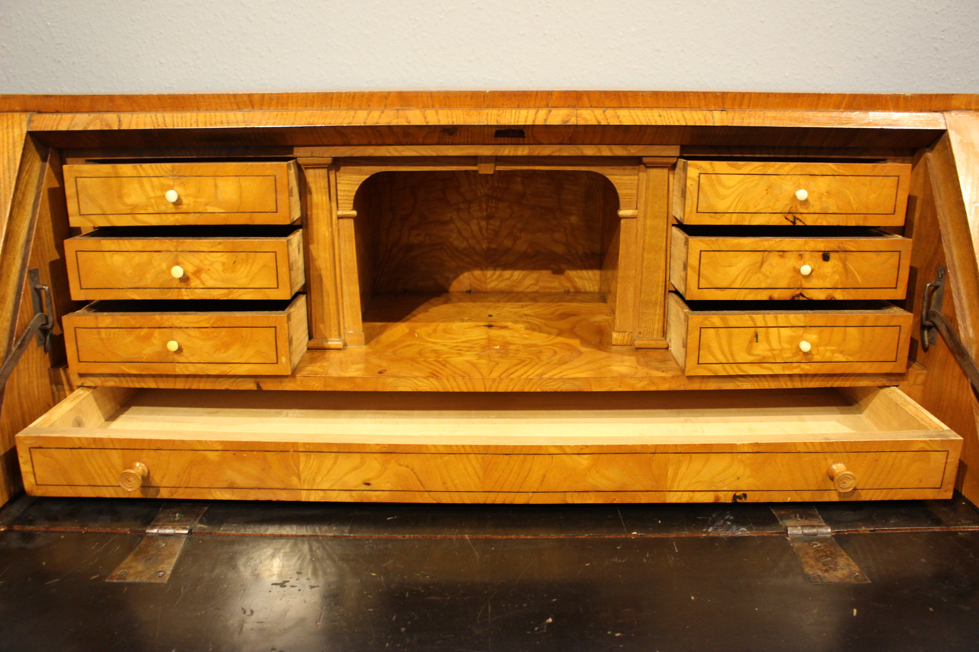 Alter Schrägklappensekretär Biedermeier Esche