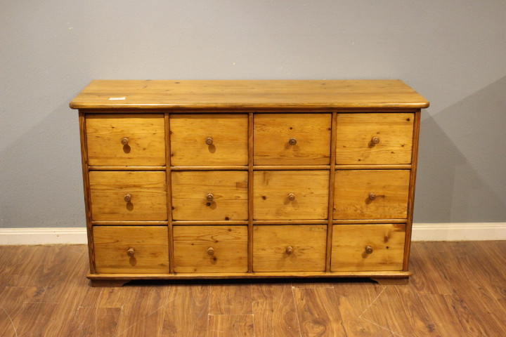 Alter Schubladenschrank, Apothekerschrank, Anrichte (Art.-Nr.: 04864)