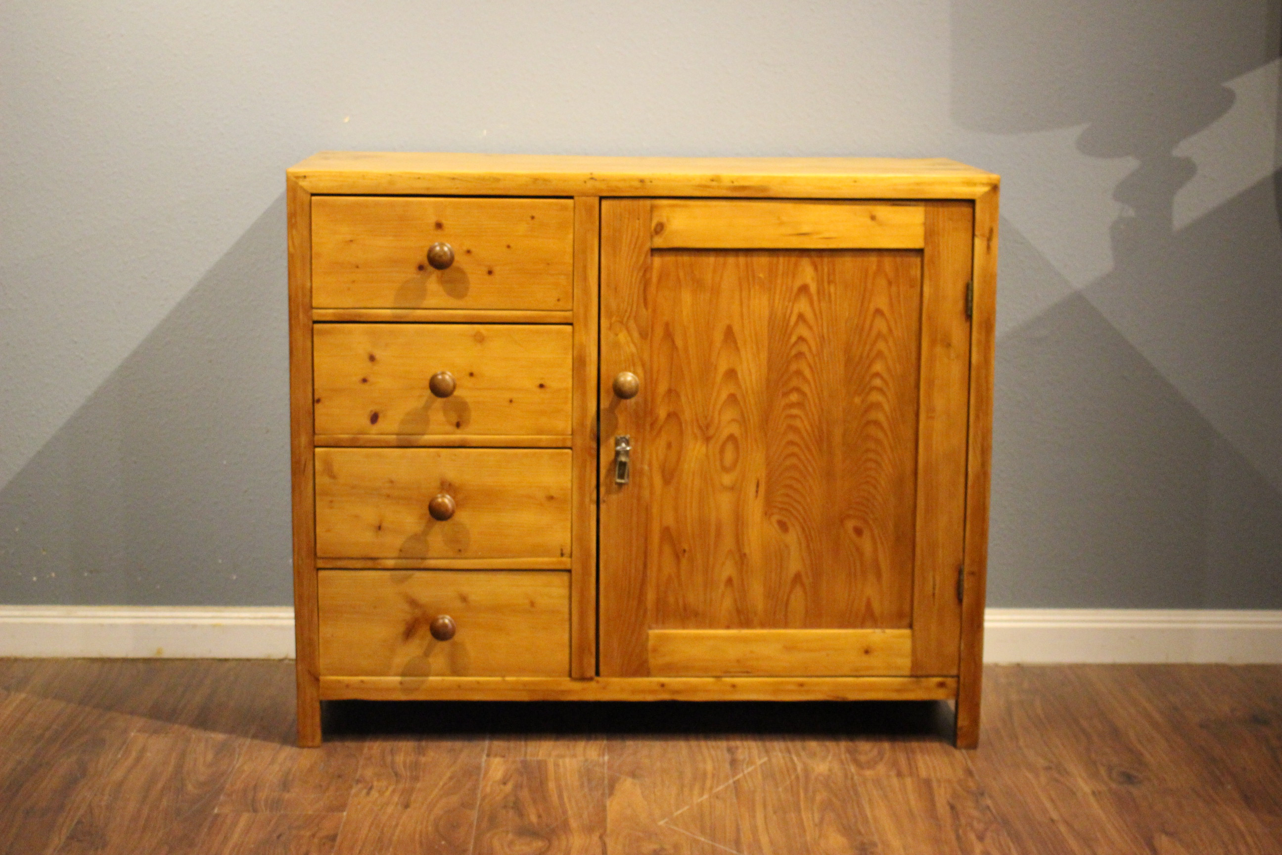 Alter Schubladenvorratschrank, Wirtschaftschrank, Sideboard (Art.-Nr.: 03987)