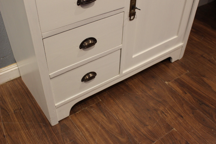 Alter Schubladenvorratschrank, Wirtschaftschrank (Art.-Nr. 04968)
