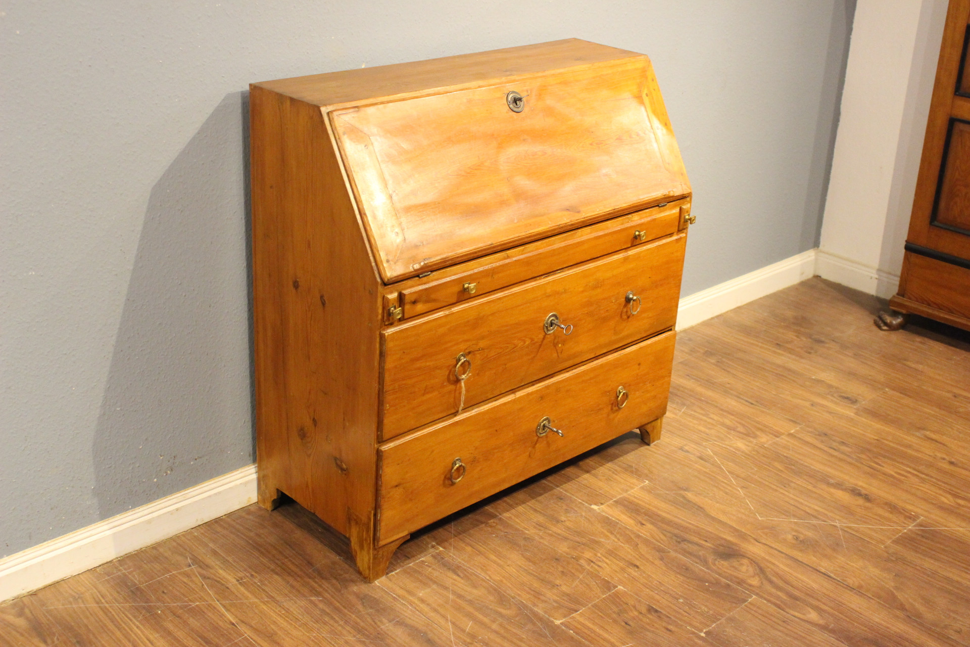 Alter schwedischer Schrägklappensekretär  (Art.-Nr. 04966)