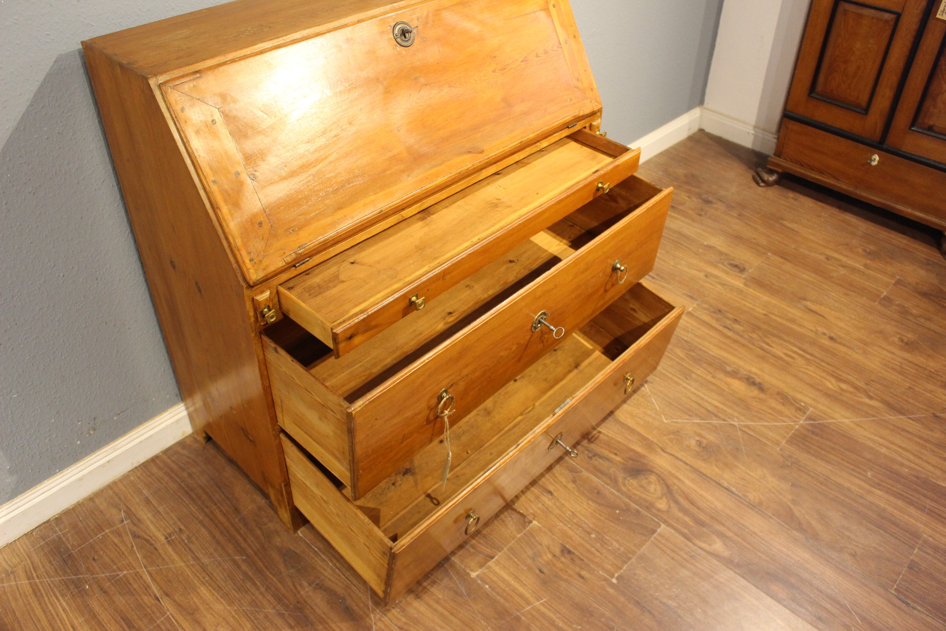 Alter schwedischer Schrägklappensekretär  (Art.-Nr. 04966)