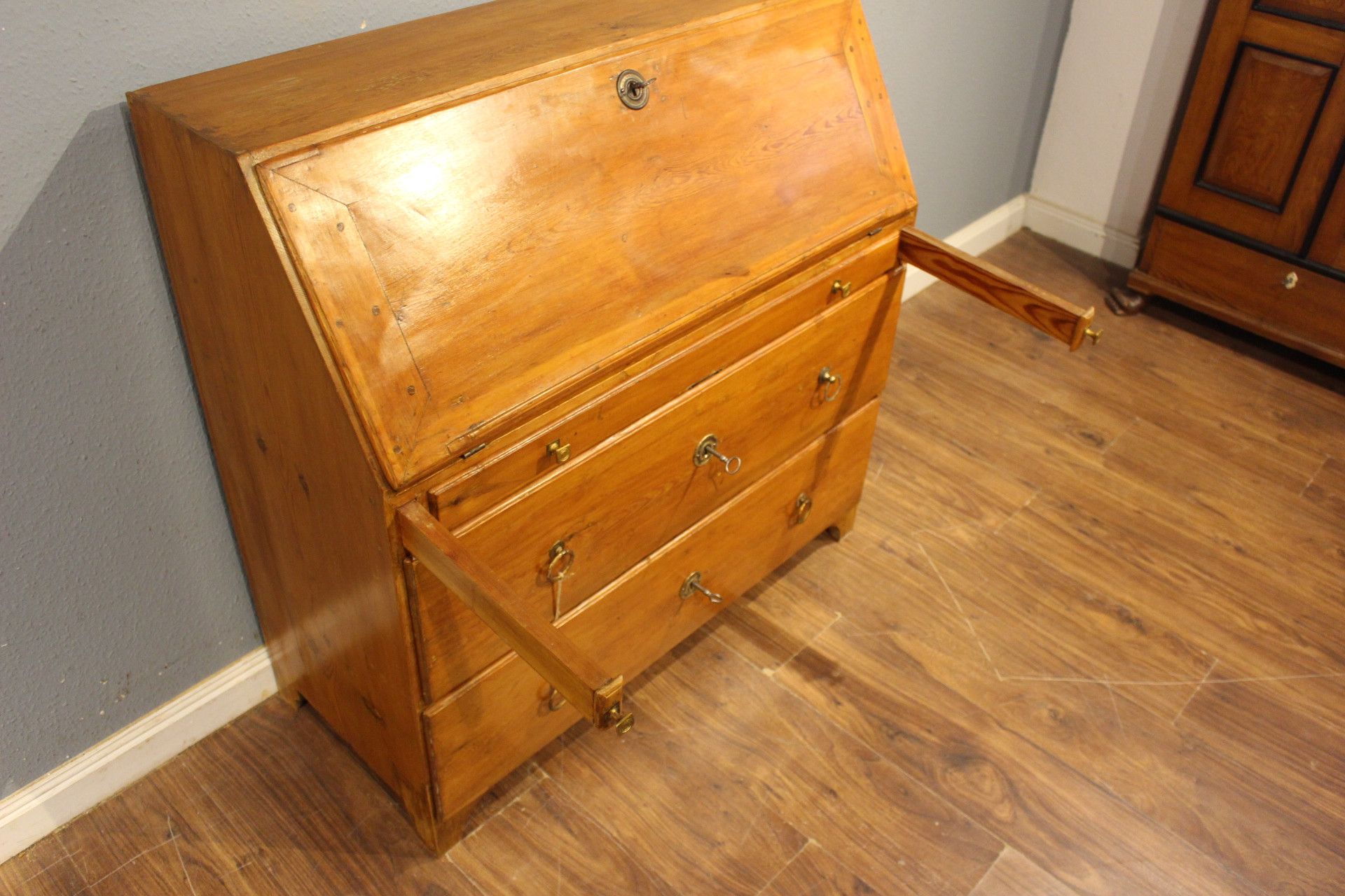 Alter schwedischer Schrägklappensekretär  (Art.-Nr. 04966)