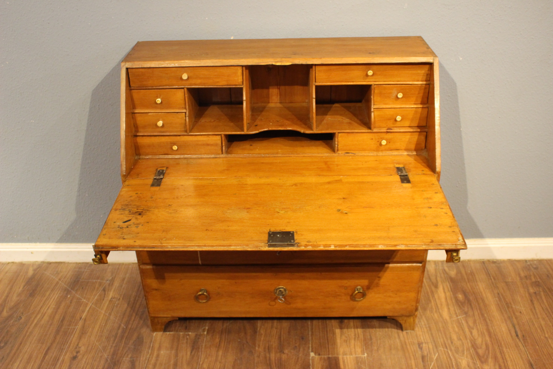 Alter schwedischer Schrägklappensekretär  (Art.-Nr. 04966)