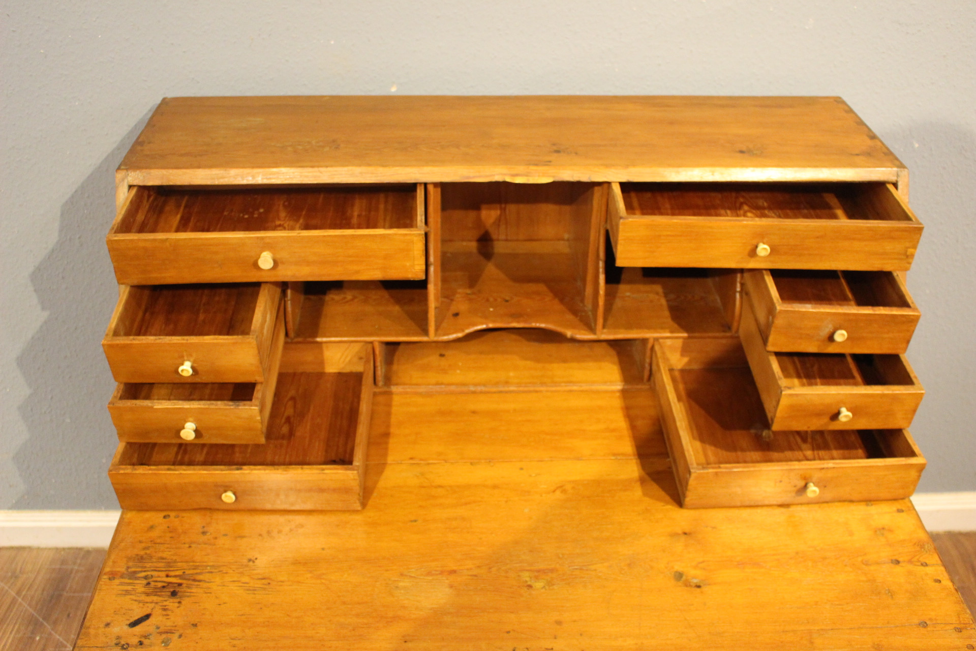 Alter schwedischer Schrägklappensekretär  (Art.-Nr. 04966)