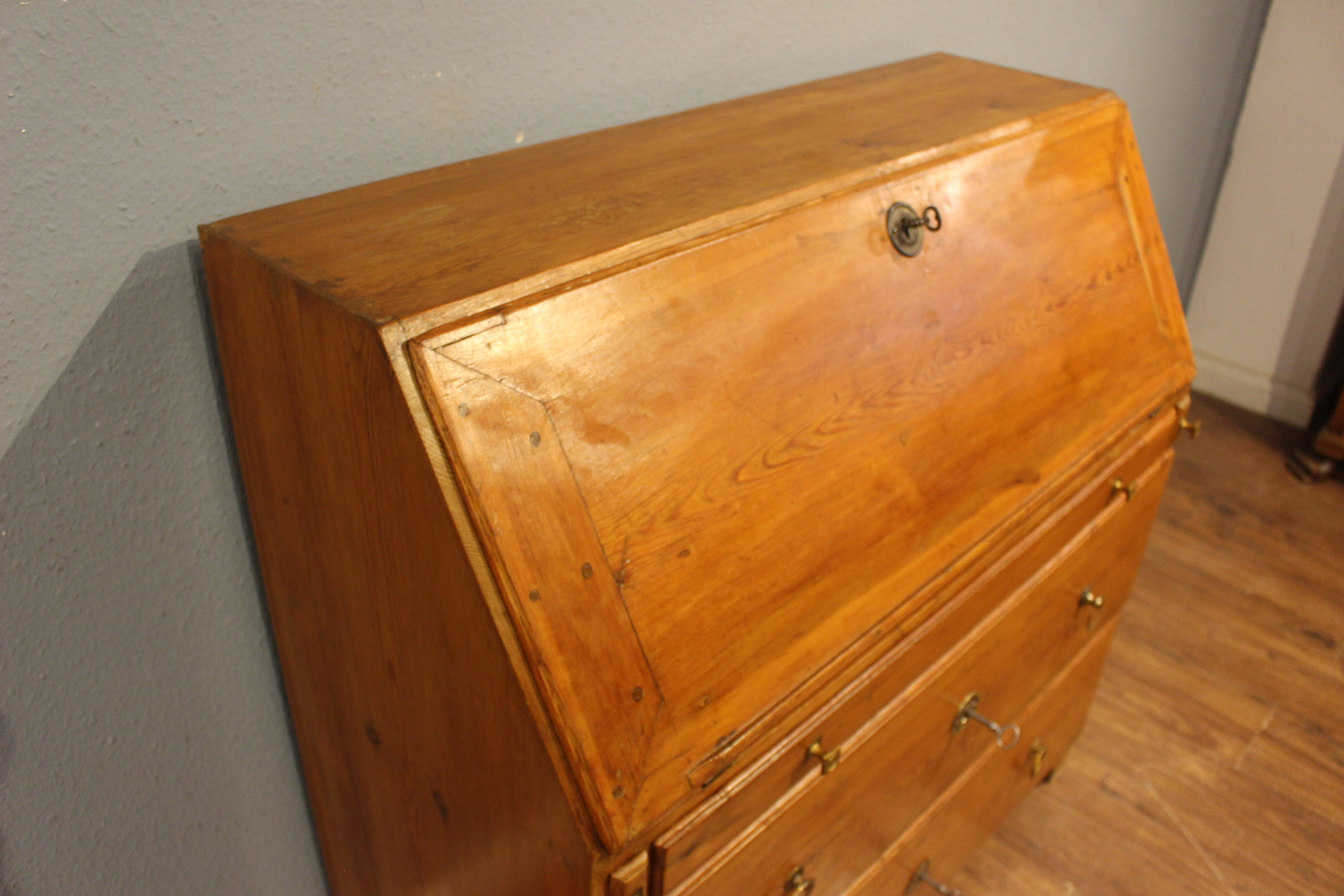 Alter schwedischer Schrägklappensekretär  (Art.-Nr. 04966)