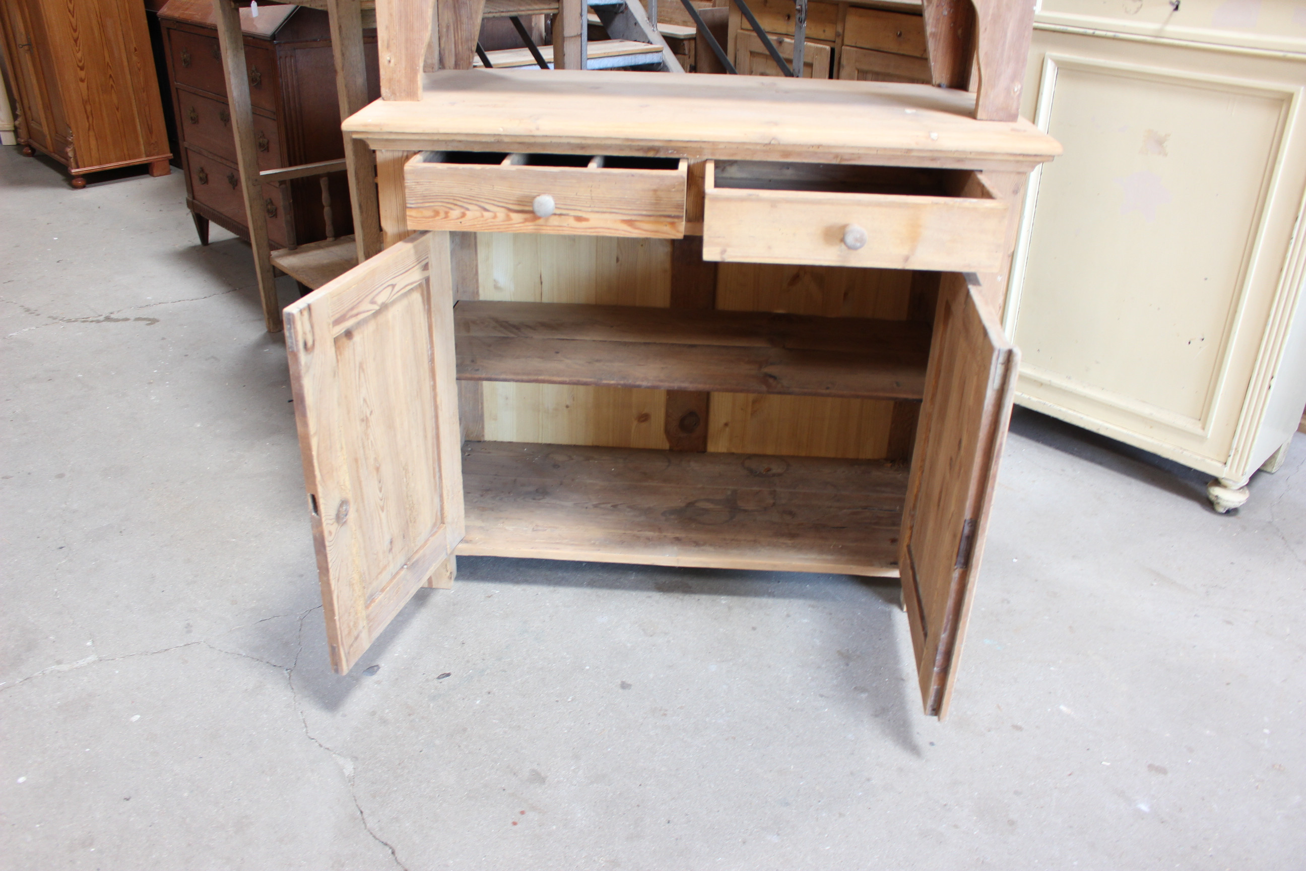 altes Küchenbuffet frisch vom Speicher