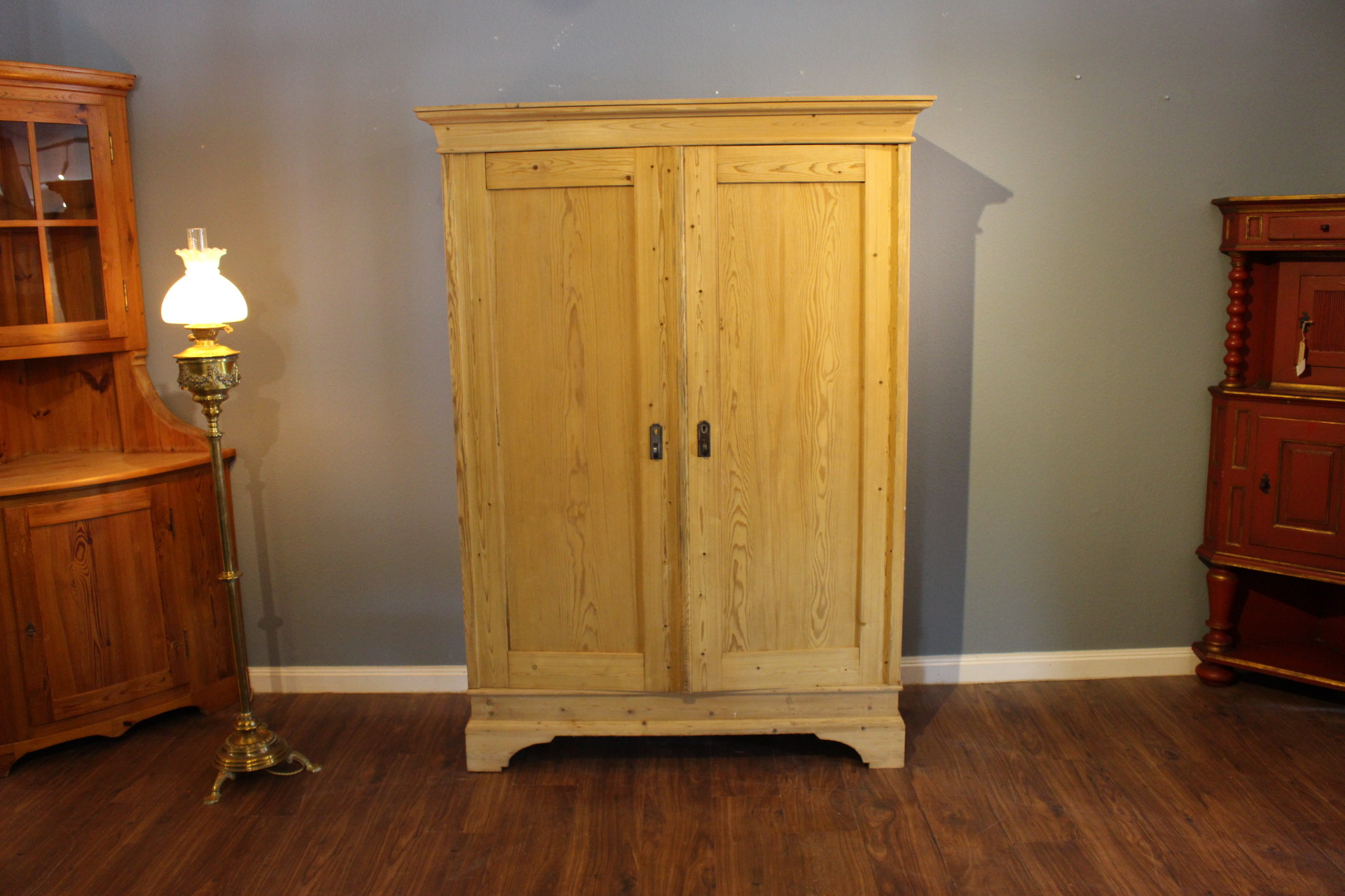 Antiker Schrank, Kleiderschrank (Art.-Nr.: 03380)