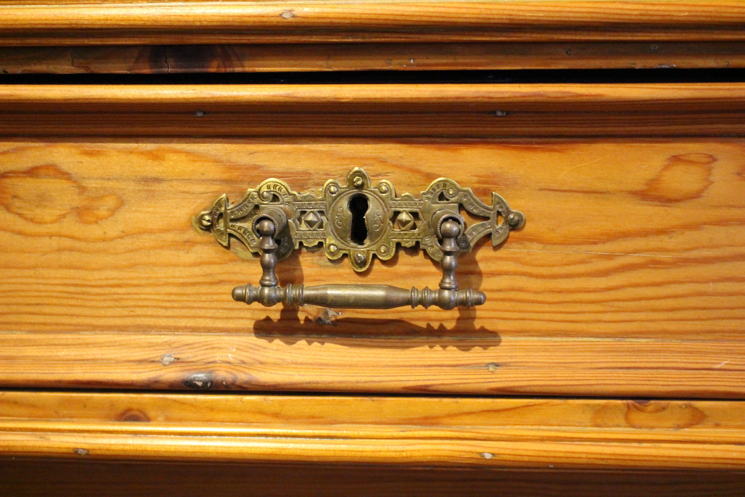 Antike dänische Kommode, Gründerzeit, fünf Schubladen  (Art.-Nr. 04216)