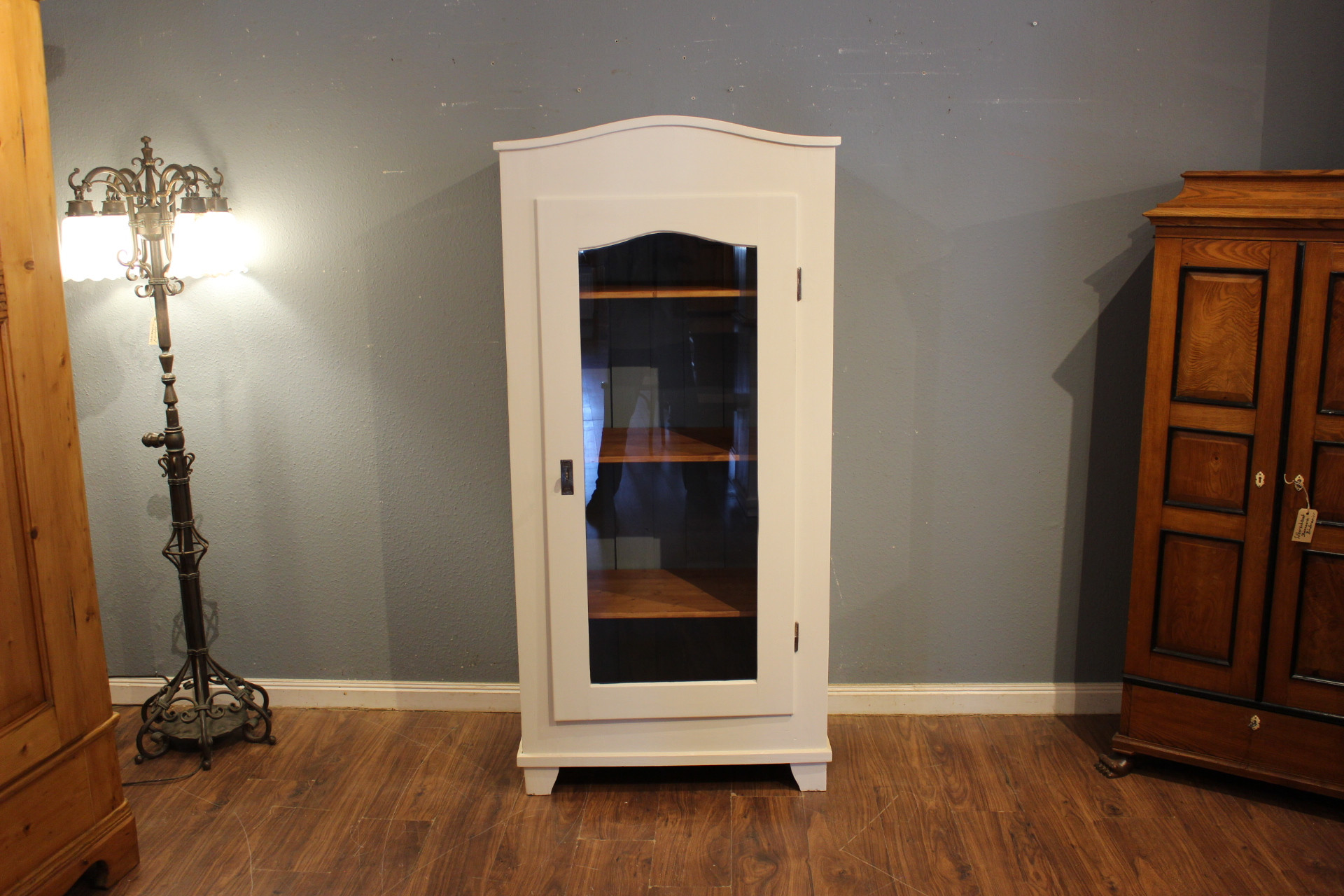 Vitrinen Regale und Bücherschränke