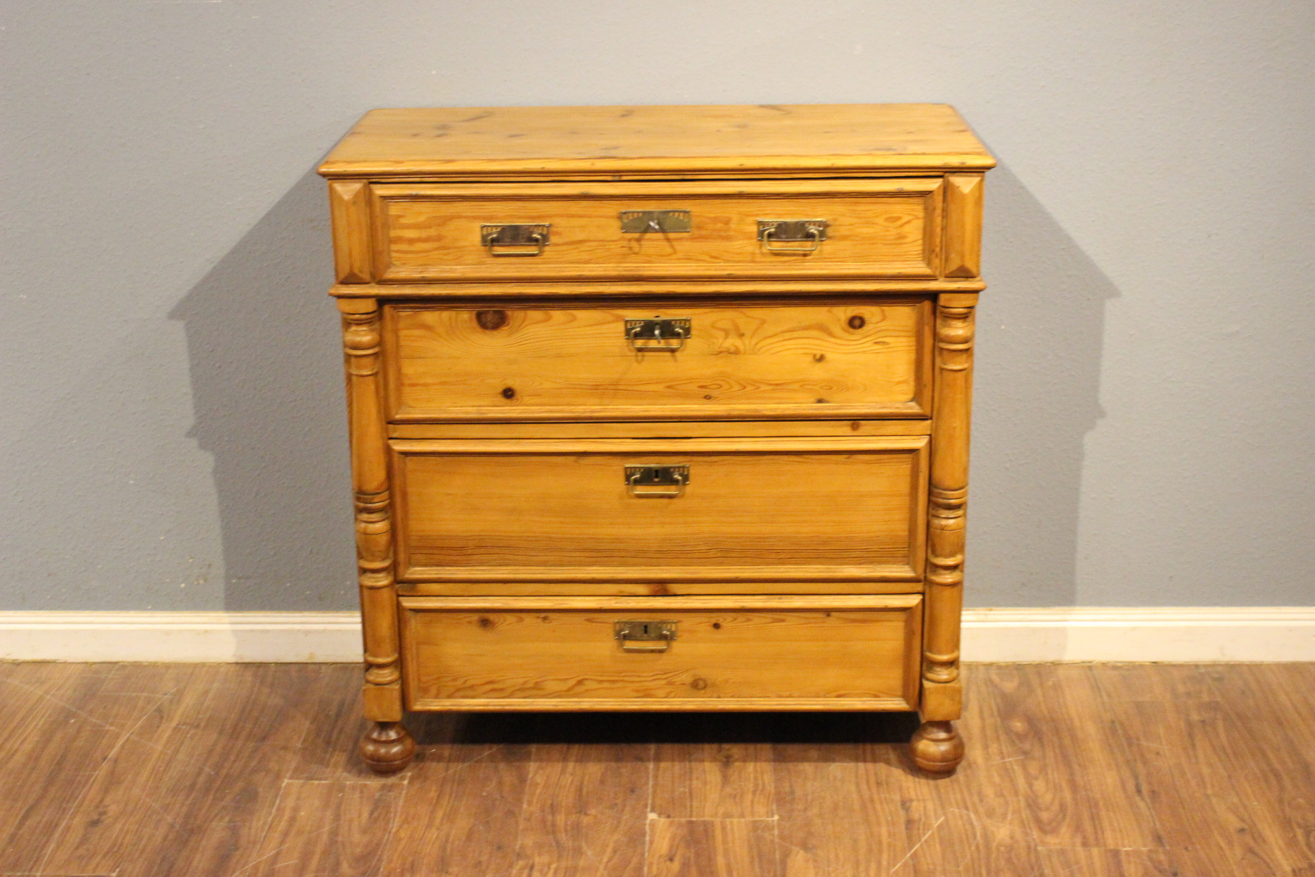 Antike Kommode, vier Schubladen, Gründerzeit (Art.-Nr.: 05143)