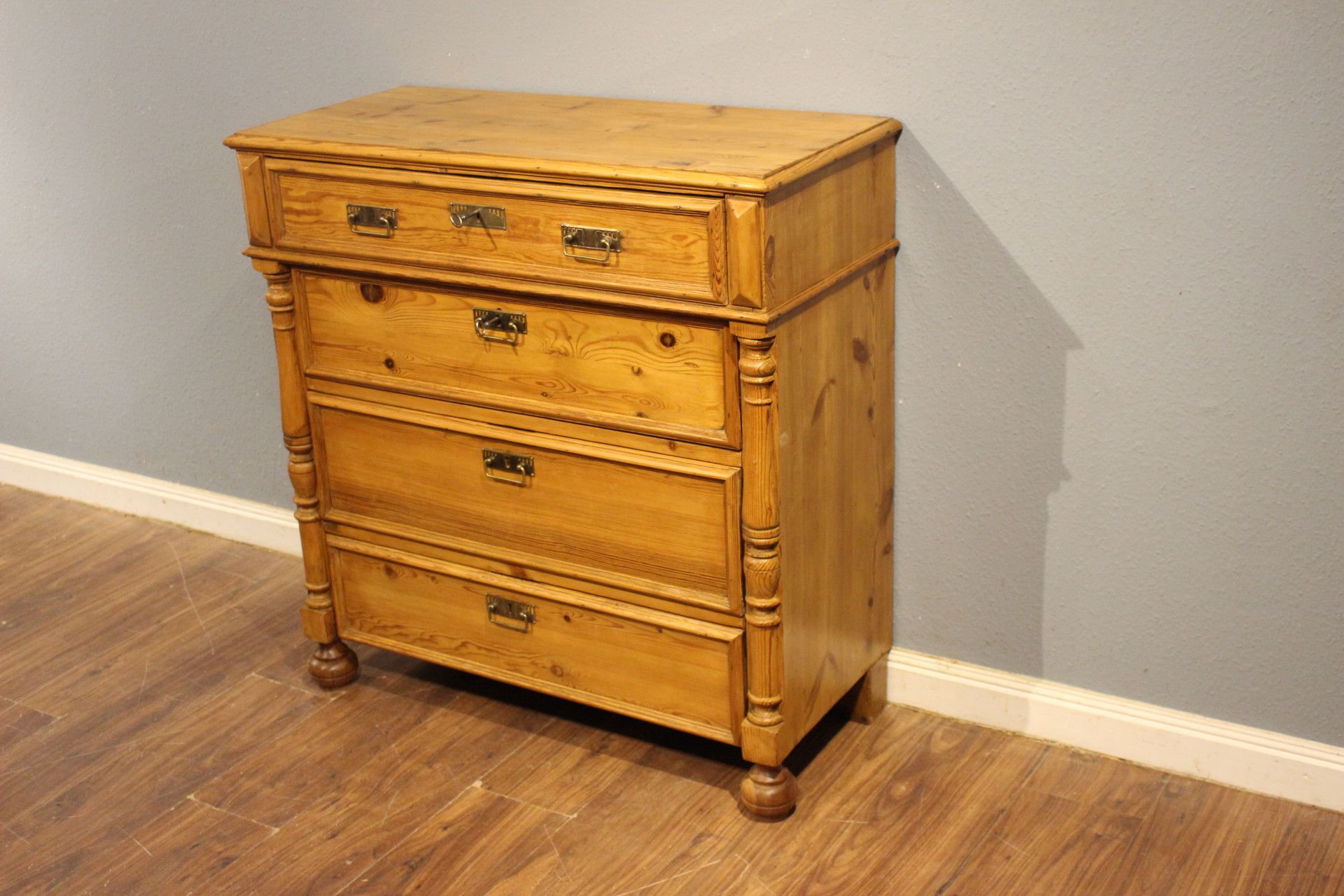Antike Kommode, vier Schubladen, Gründerzeit (Art.-Nr. 05143)
