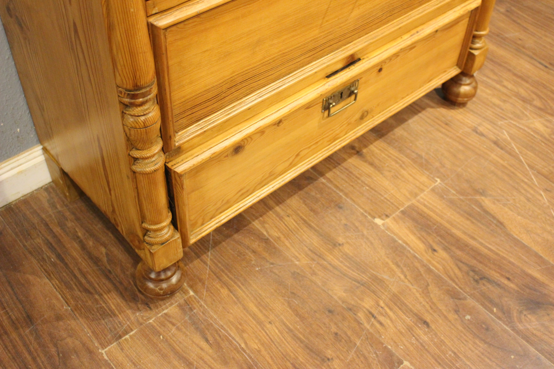 Antike Kommode, vier Schubladen, Gründerzeit (Art.-Nr. 05143)