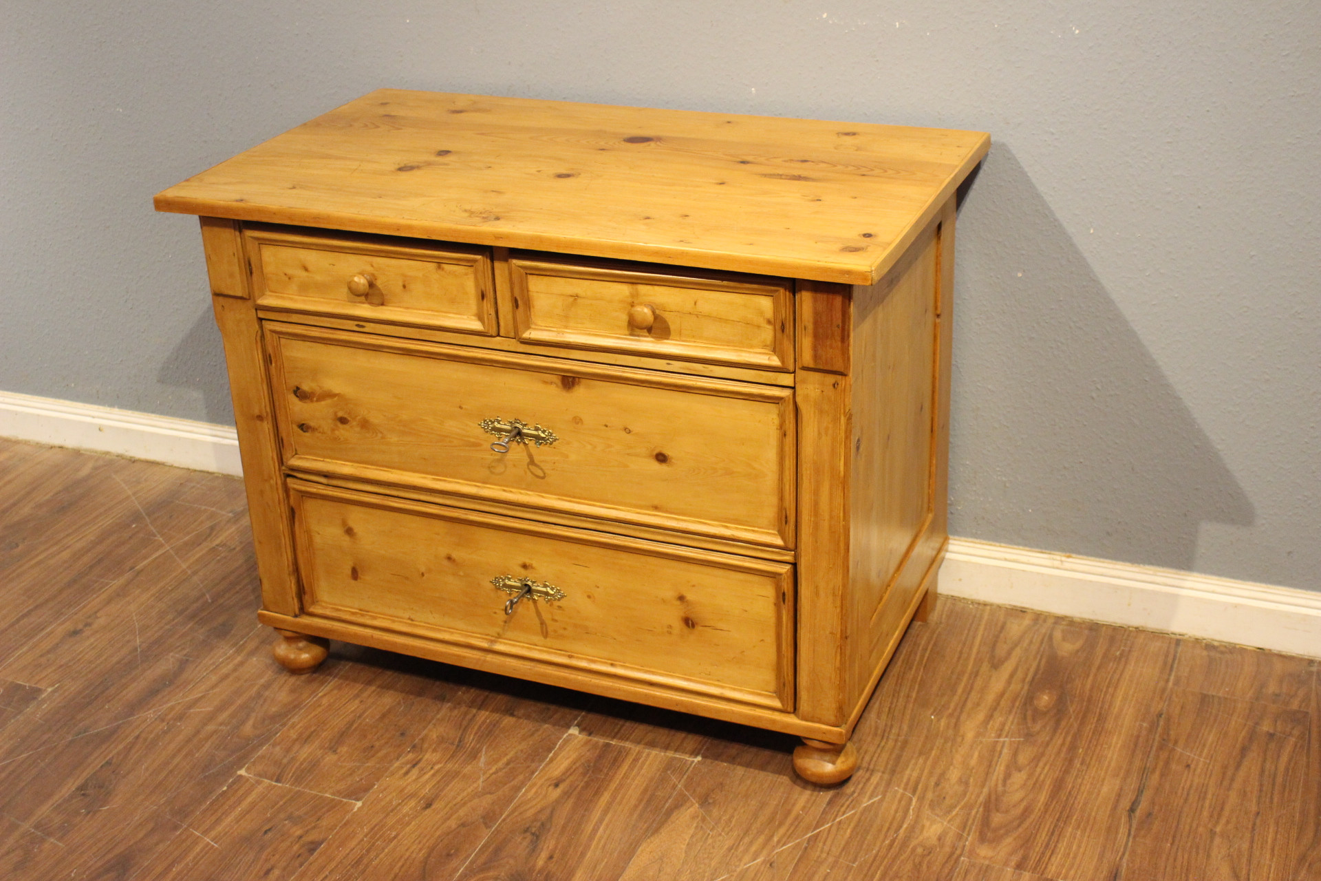 Antike Kommode, Waschkommode, Jugendstil, vier Schubladen (Art.-Nr. 05144)