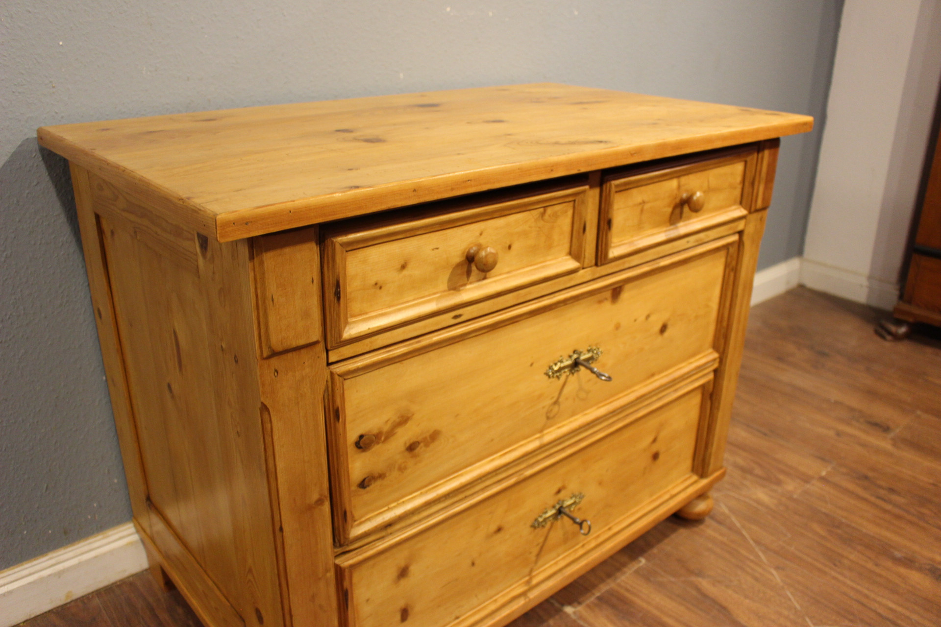 Antike Kommode, Waschkommode, Jugendstil, vier Schubladen (Art.-Nr. 05144)