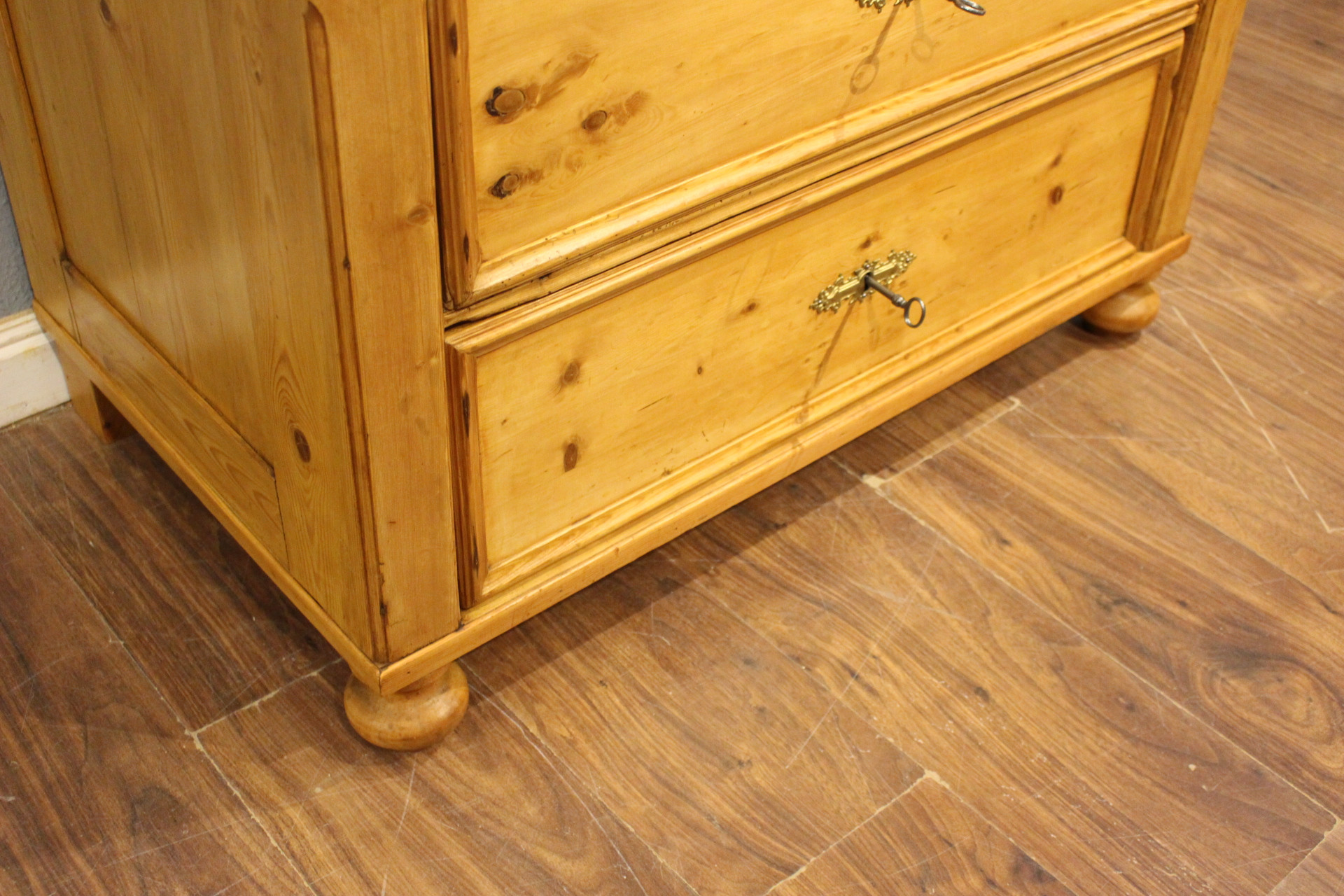 Antike Kommode, Waschkommode, Jugendstil, vier Schubladen (Art.-Nr. 05144)