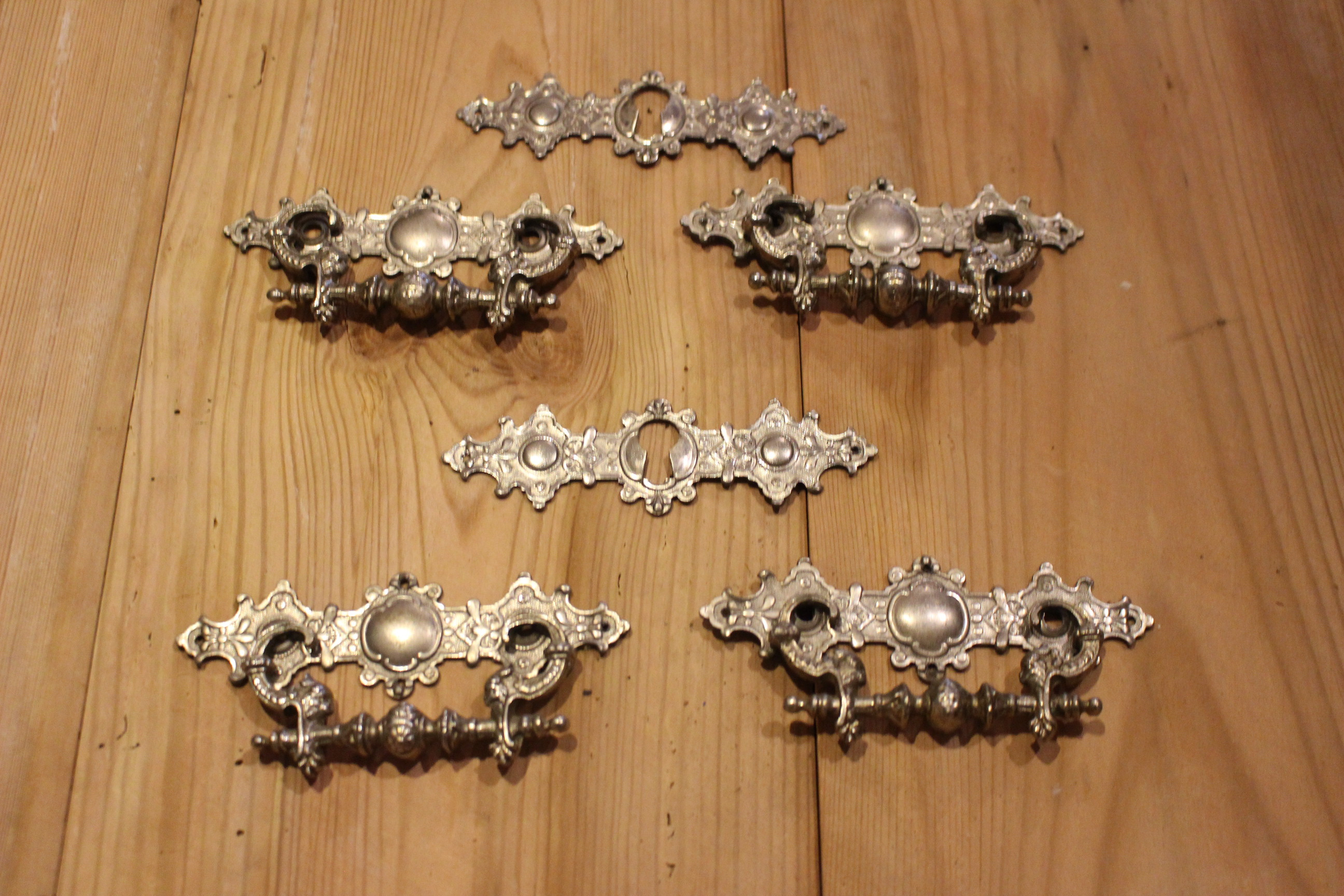 antike Kommode Gründerzeit, Kiefer, vier Schubladen (Art.-Nr. 03913)