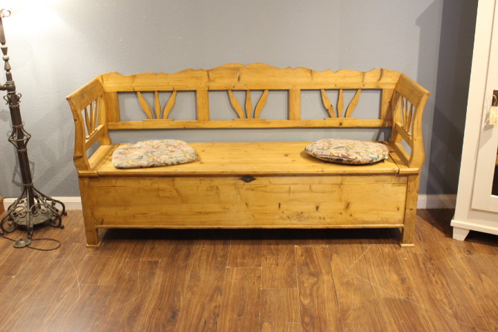 Sitzmöbel Bänke und Stühle