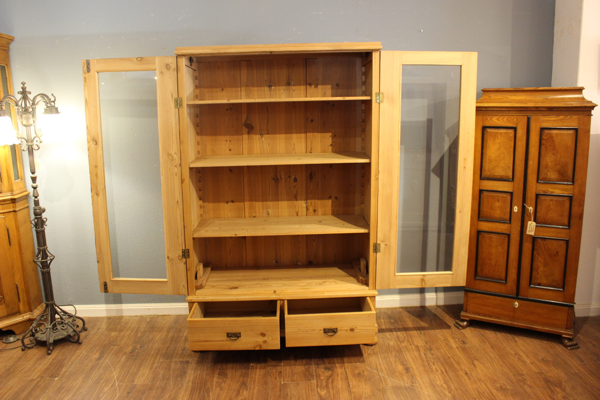 Antike Vitrine, Bücherschrank, Bauhaus (Art.-Nr. 05154)