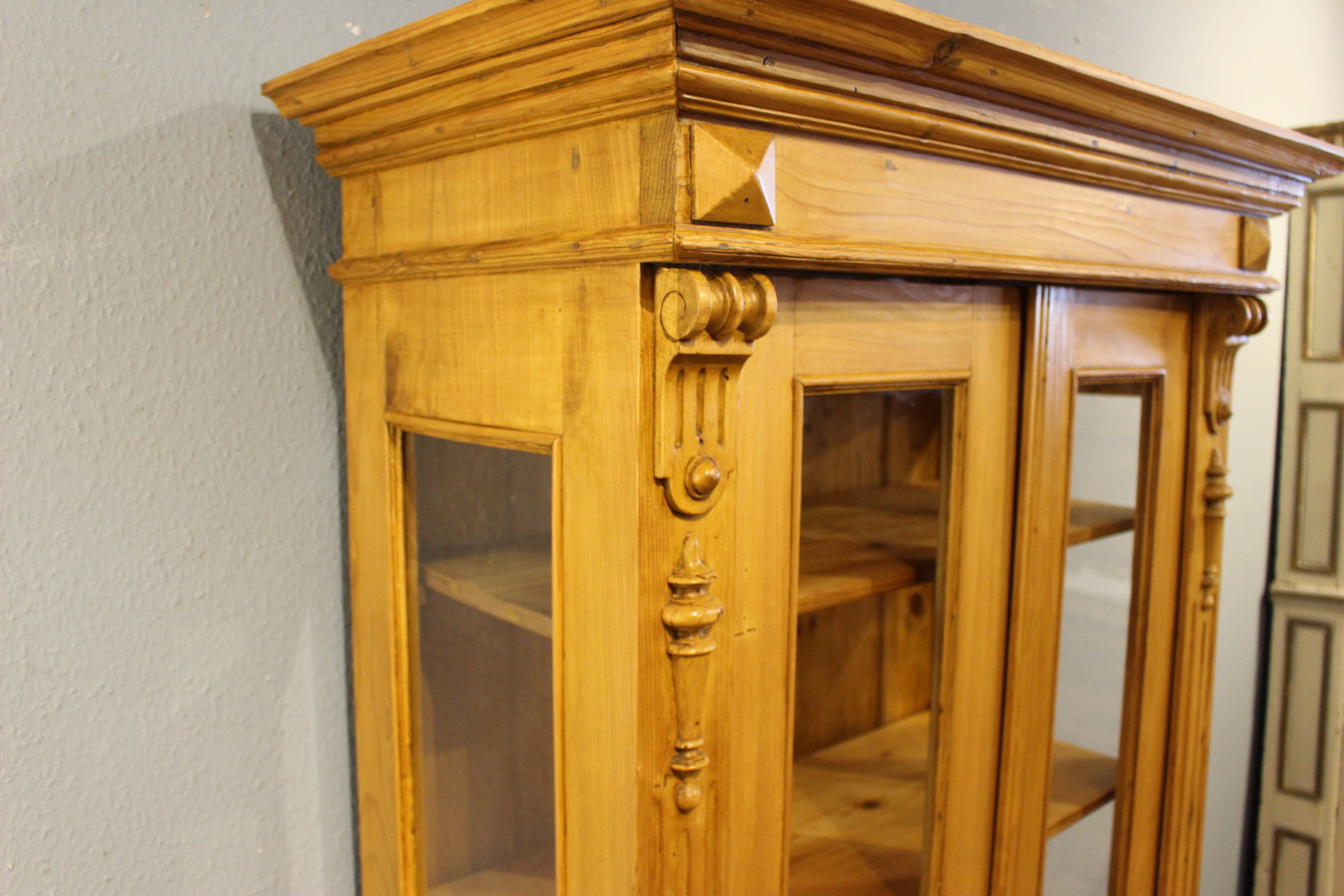 Antike Vitrine, Bücherschrank, Kiefer, Gründerzeit (Art.-Nr. 04757)