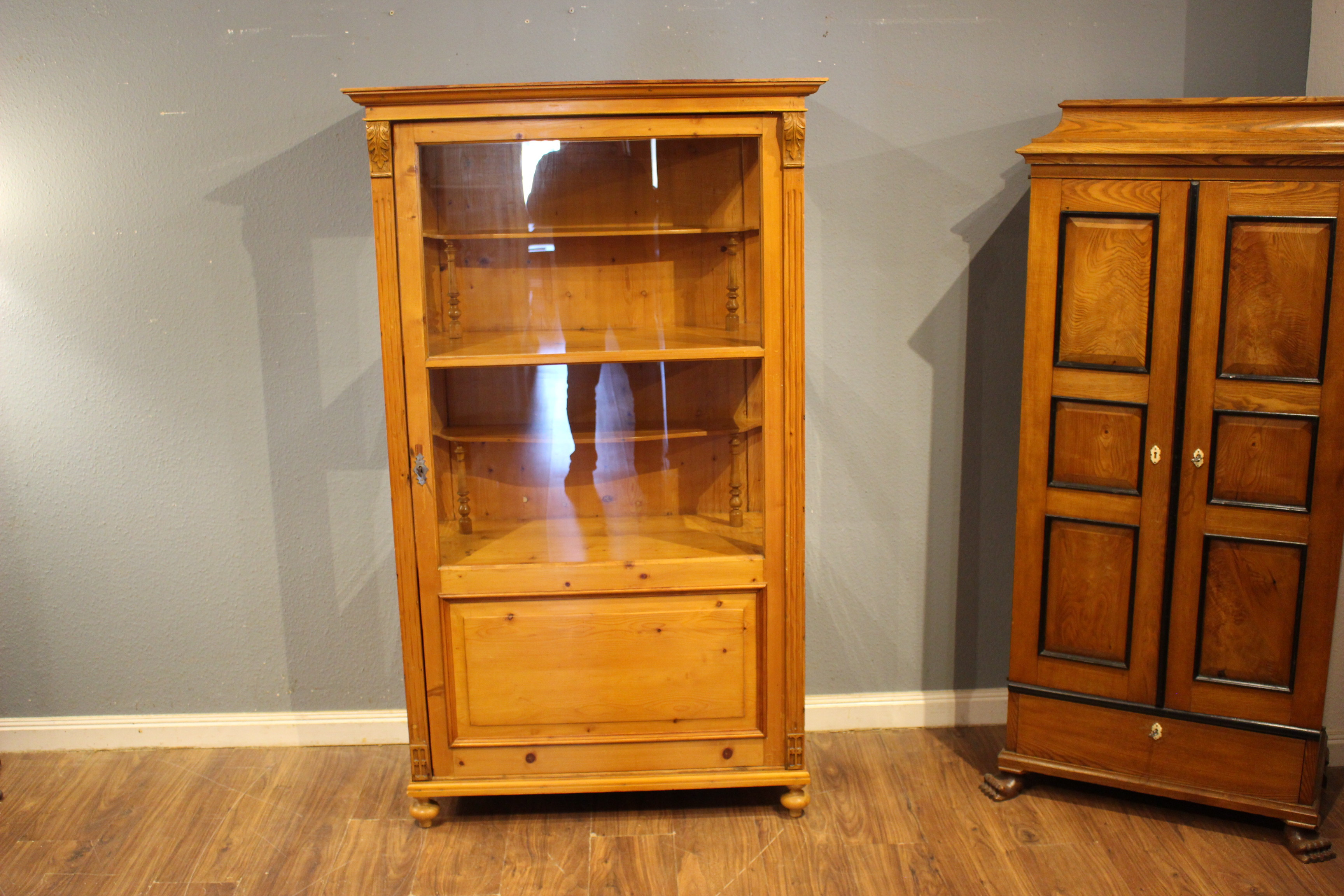 Antike Vitrine, Geschirrschrank Jugendstil (Art.-Nr. 05120)