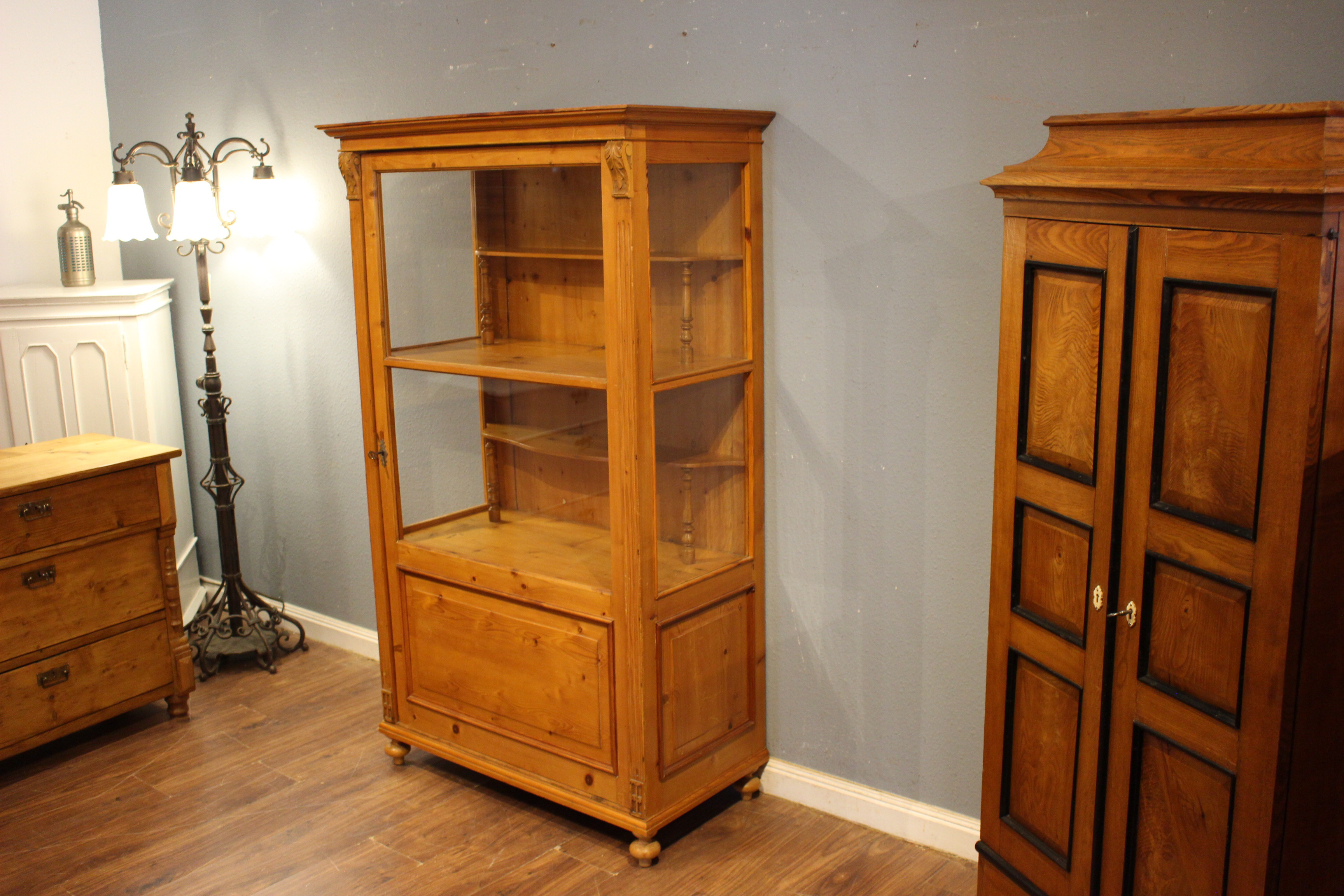 Antike Vitrine, Geschirrschrank Jugendstil (Art.-Nr.: 05120)