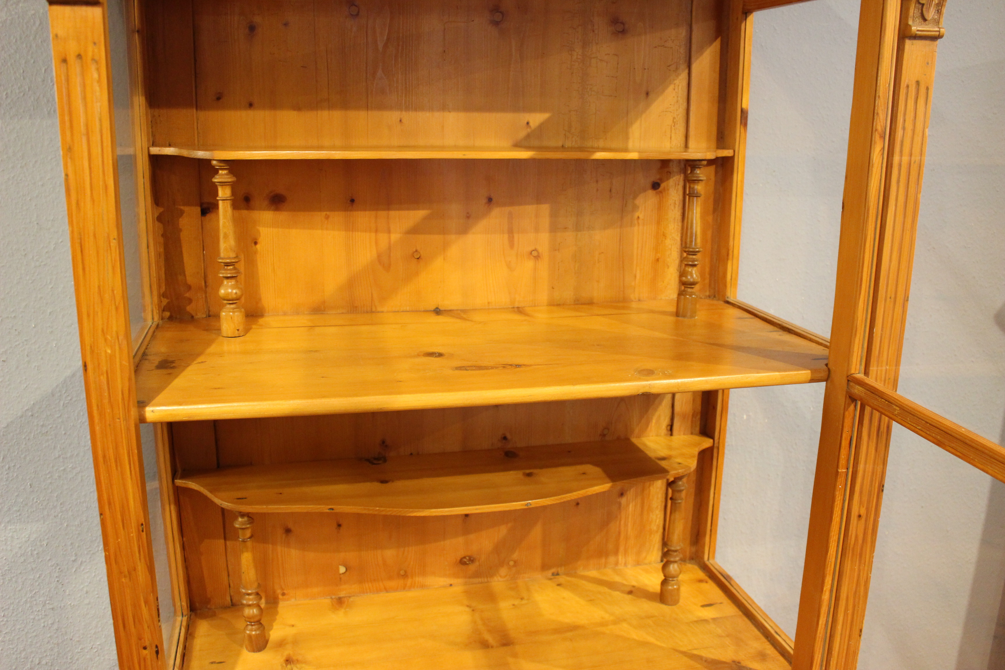 Antike Vitrine, Geschirrschrank Jugendstil (Art.-Nr. 05120)