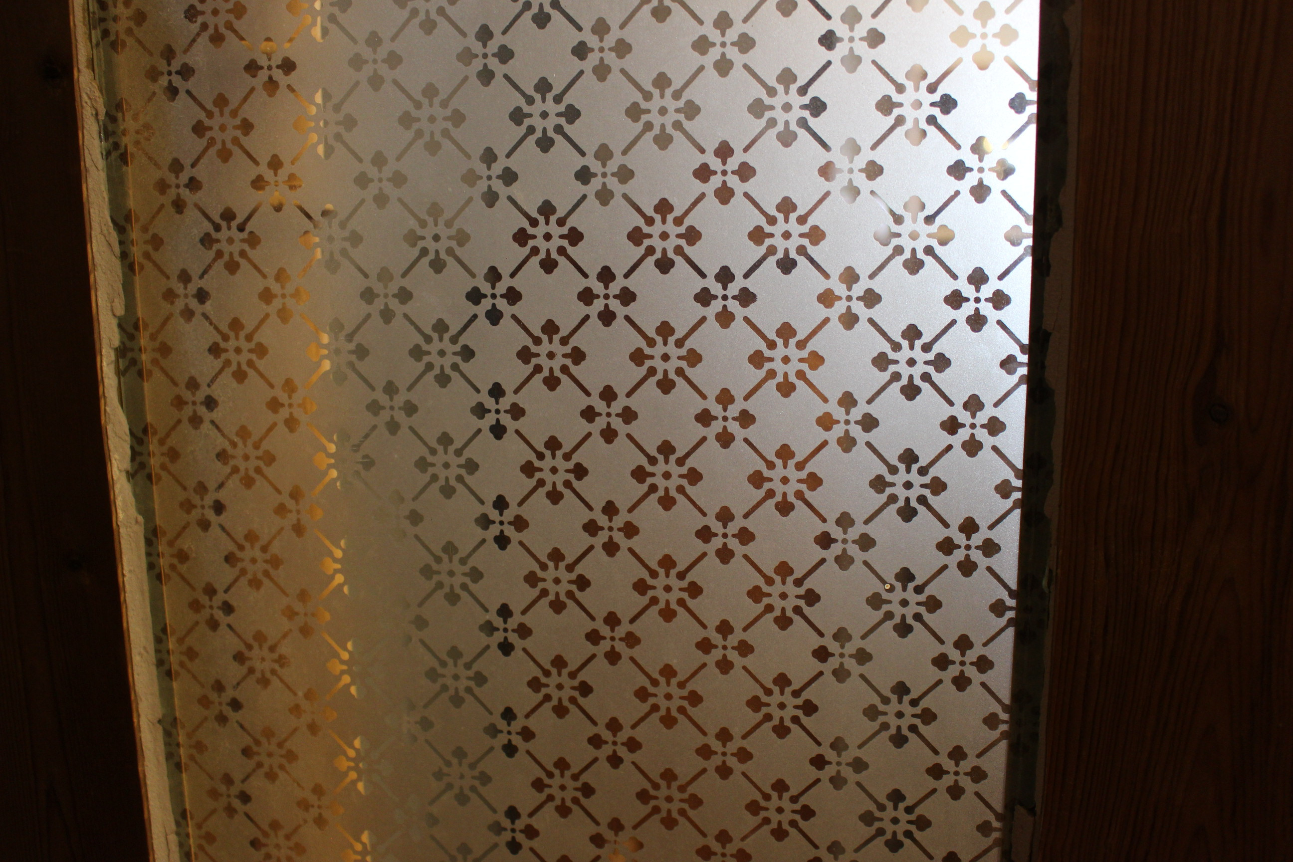 Antike Vitrine,mit Musselinglas, Geschirrschrank Gründerzeit (Art.-Nr. 03688)