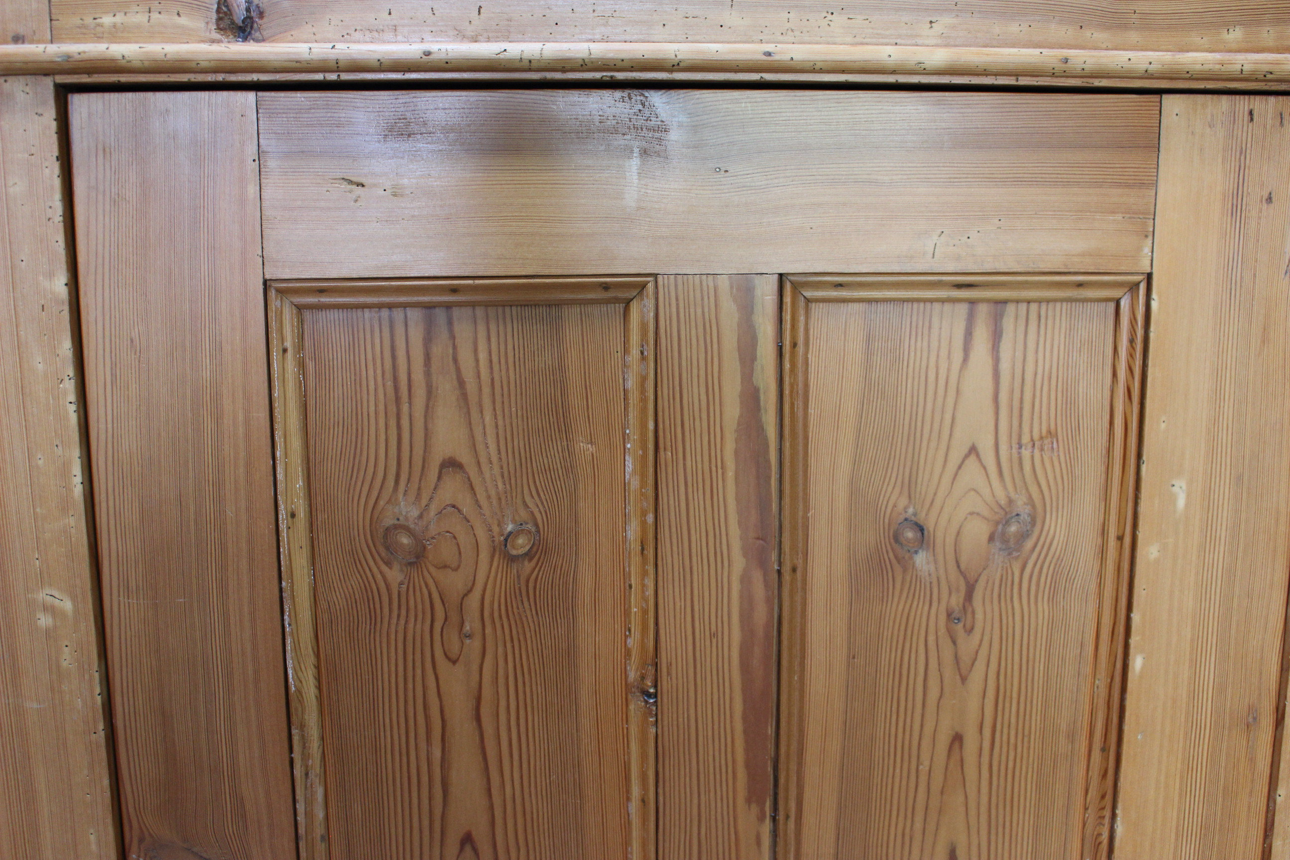 Antiker Bauernschrank, Kleiderschrank, Garderobe, Kiefer (Art.-Nr. 03819)