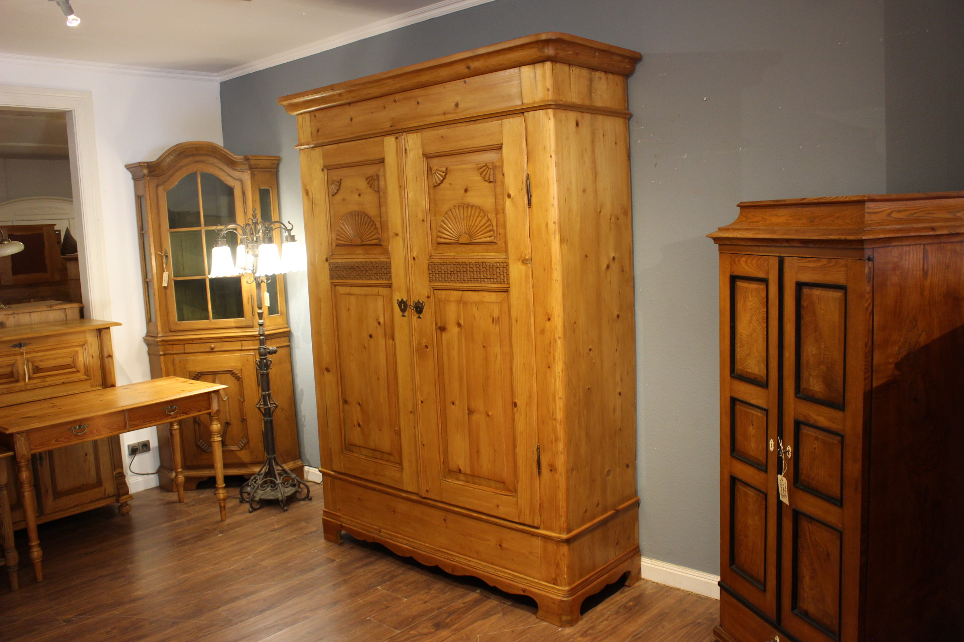 antiker Bremer Sonnenschrank Kleiderschrank Biedermeier (Art.-Nr. 05158)