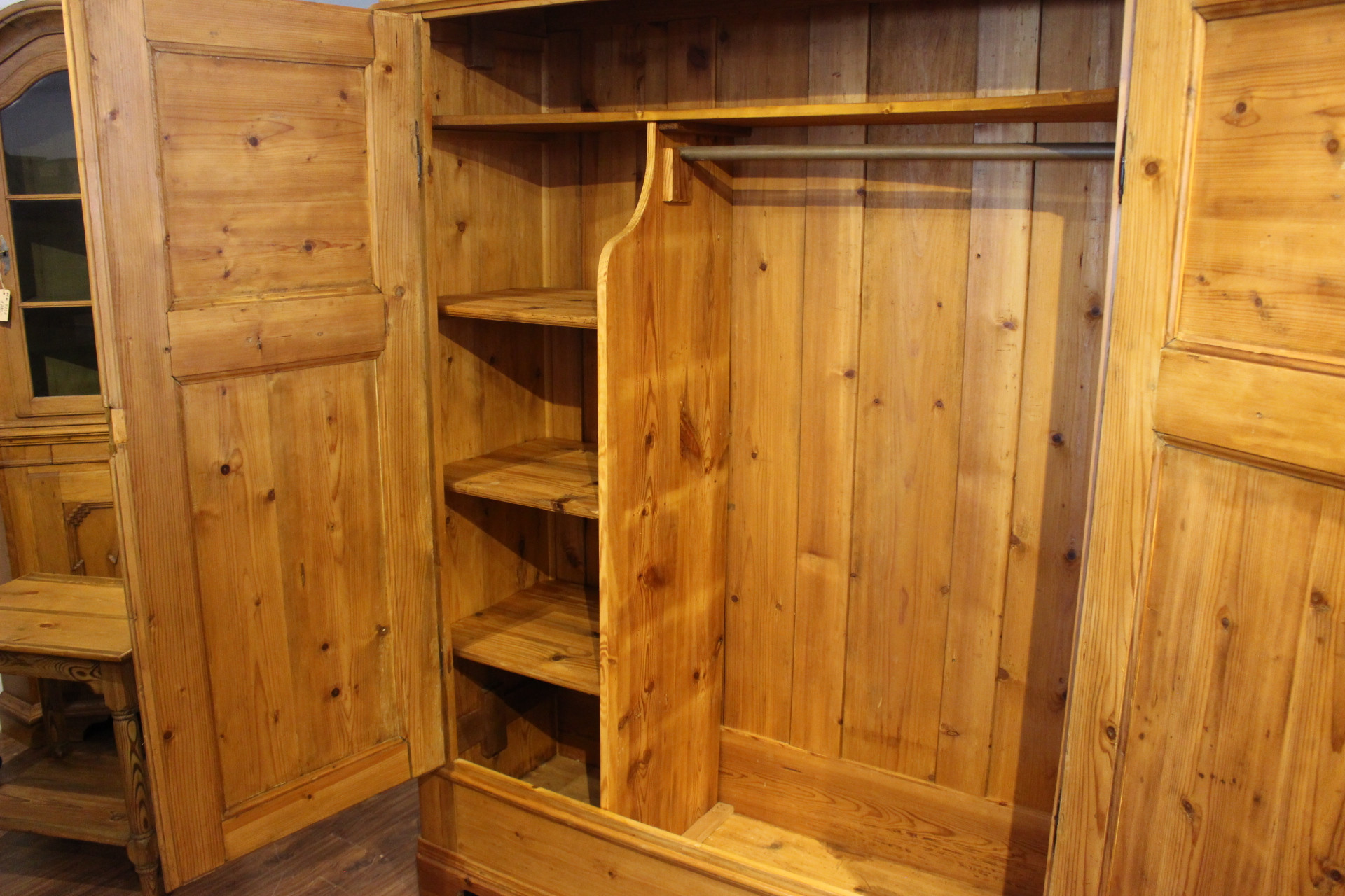 antiker Bremer Sonnenschrank Kleiderschrank Biedermeier (Art.-Nr. 05158)