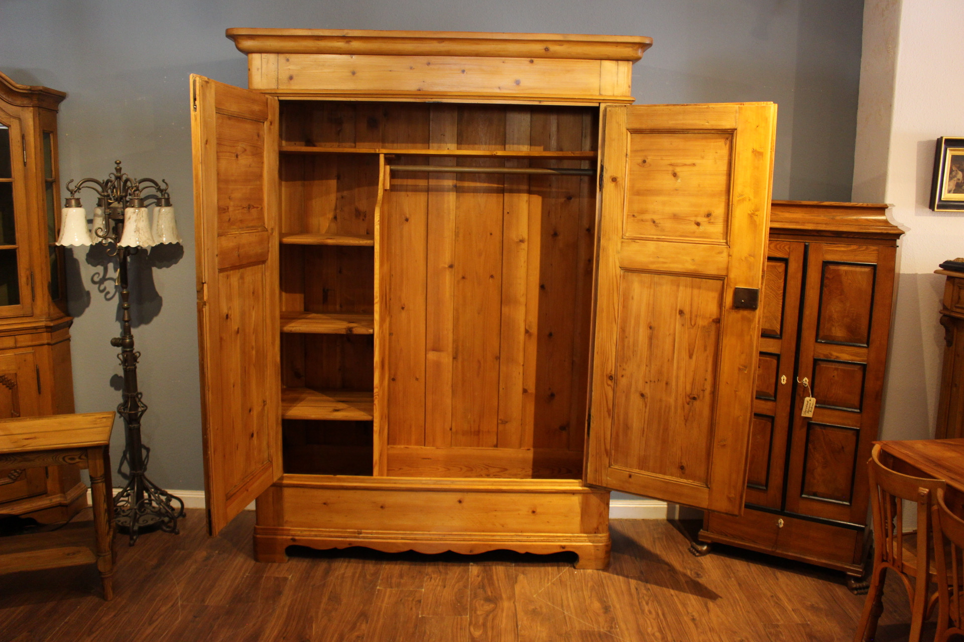 antiker Bremer Sonnenschrank Kleiderschrank Biedermeier (Art.-Nr. 05158)