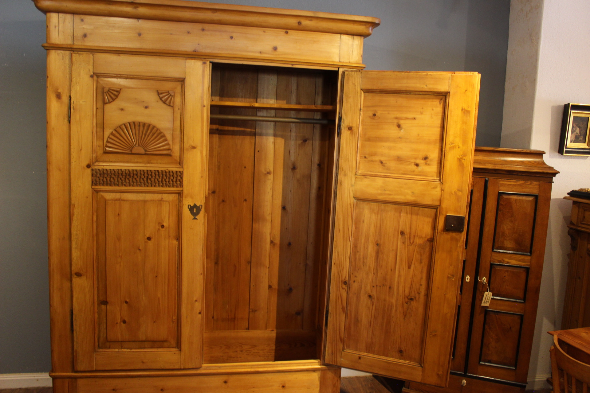 antiker Bremer Sonnenschrank Kleiderschrank Biedermeier (Art.-Nr. 05158)