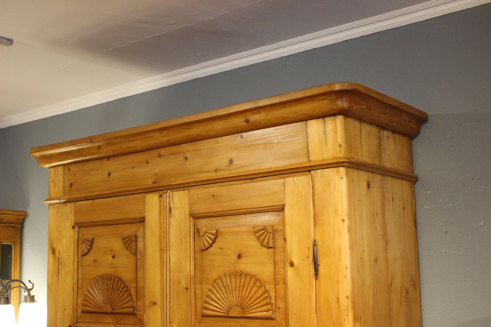 antiker Bremer Sonnenschrank Kleiderschrank Biedermeier (Art.-Nr. 05158)