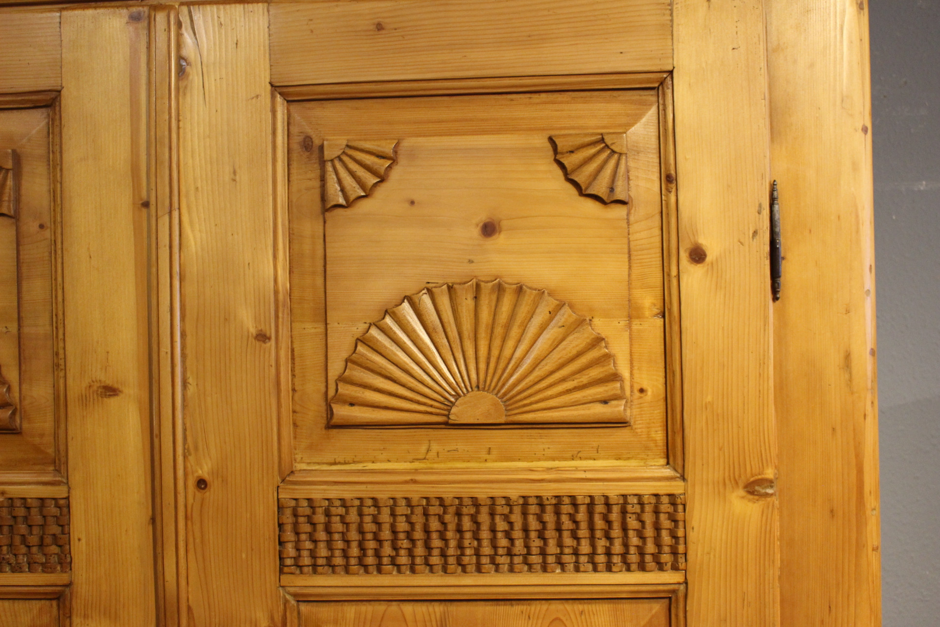 antiker Bremer Sonnenschrank Kleiderschrank Biedermeier (Art.-Nr. 05158)