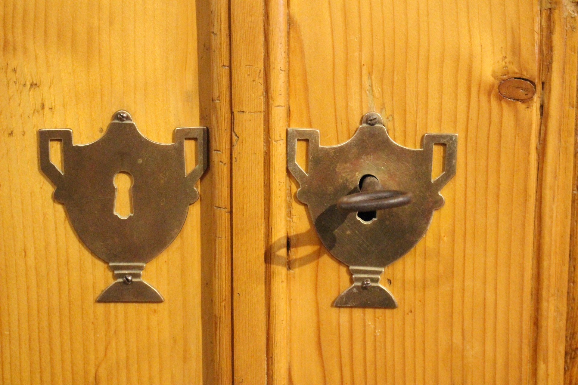 antiker Bremer Sonnenschrank Kleiderschrank Biedermeier (Art.-Nr. 05158)