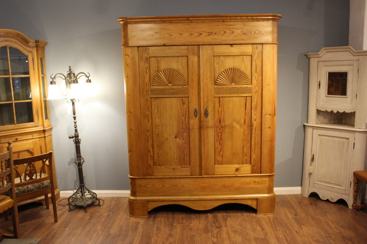 antiker Bremer Sonnenschrank Kleiderschrank Biedermeier (Art.-Nr. 05253)