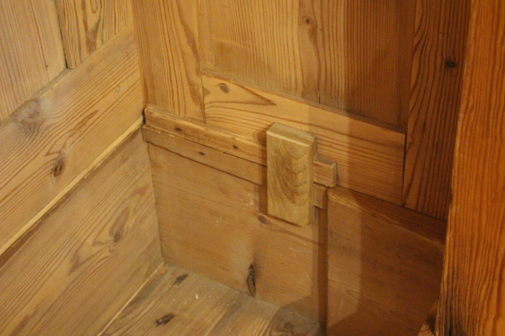 antiker Bremer Sonnenschrank Kleiderschrank Biedermeier (Art.-Nr. 05253)