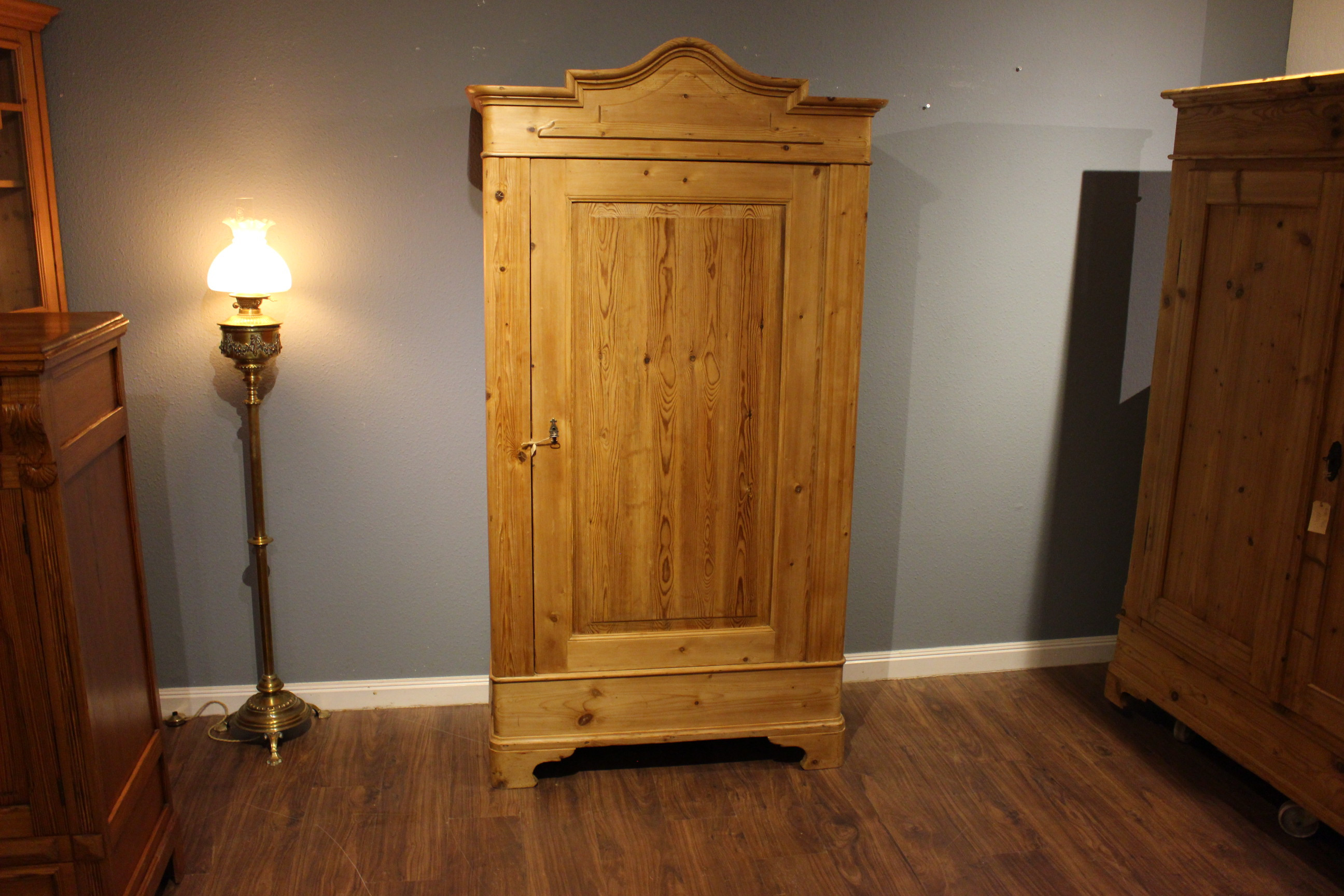 Antiker Bäuerlicher Schrank um 1850  (Art.-Nr.: 03484)