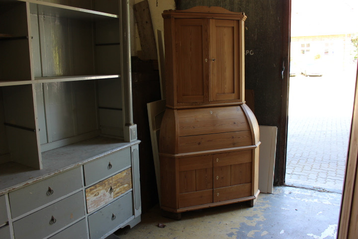 Antiker Eckschrank mit Sekretärteil, Biedermeierstil (Art.-Nr. 05009)