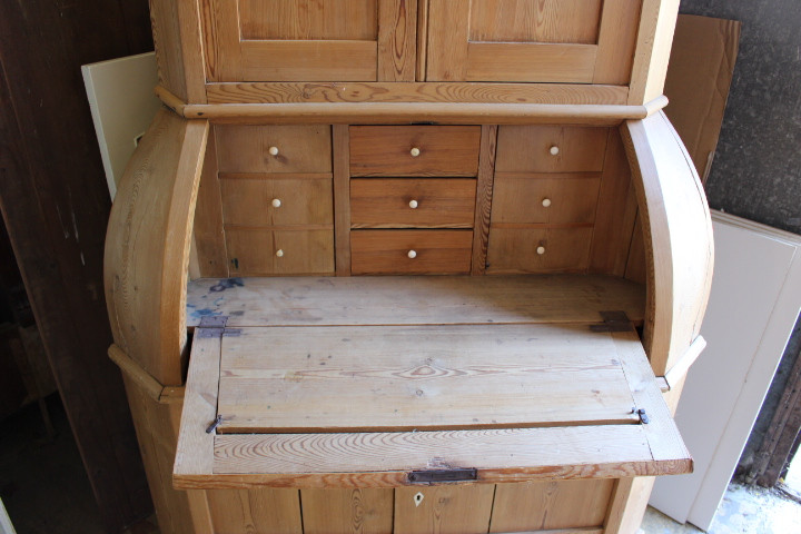 Antiker Eckschrank mit Sekretärteil, Biedermeierstil (Art.-Nr. 05009)