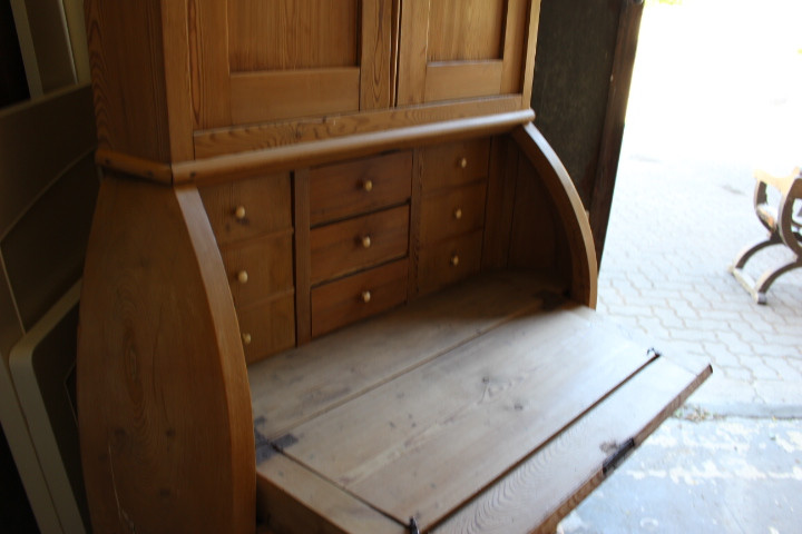 Antiker Eckschrank mit Sekretärteil, Biedermeierstil (Art.-Nr. 05009)